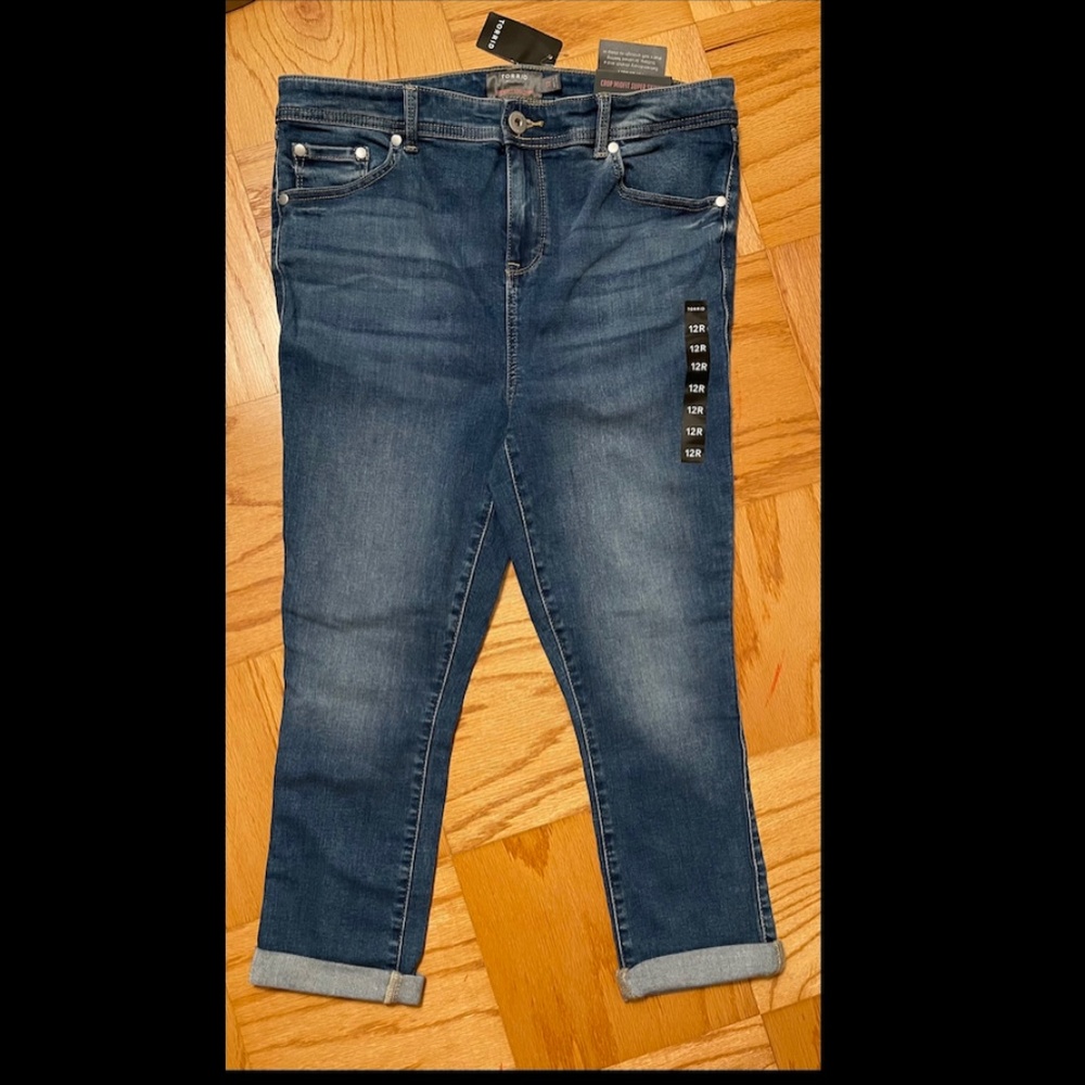 NWT TORRID Crop Skinny Jeans